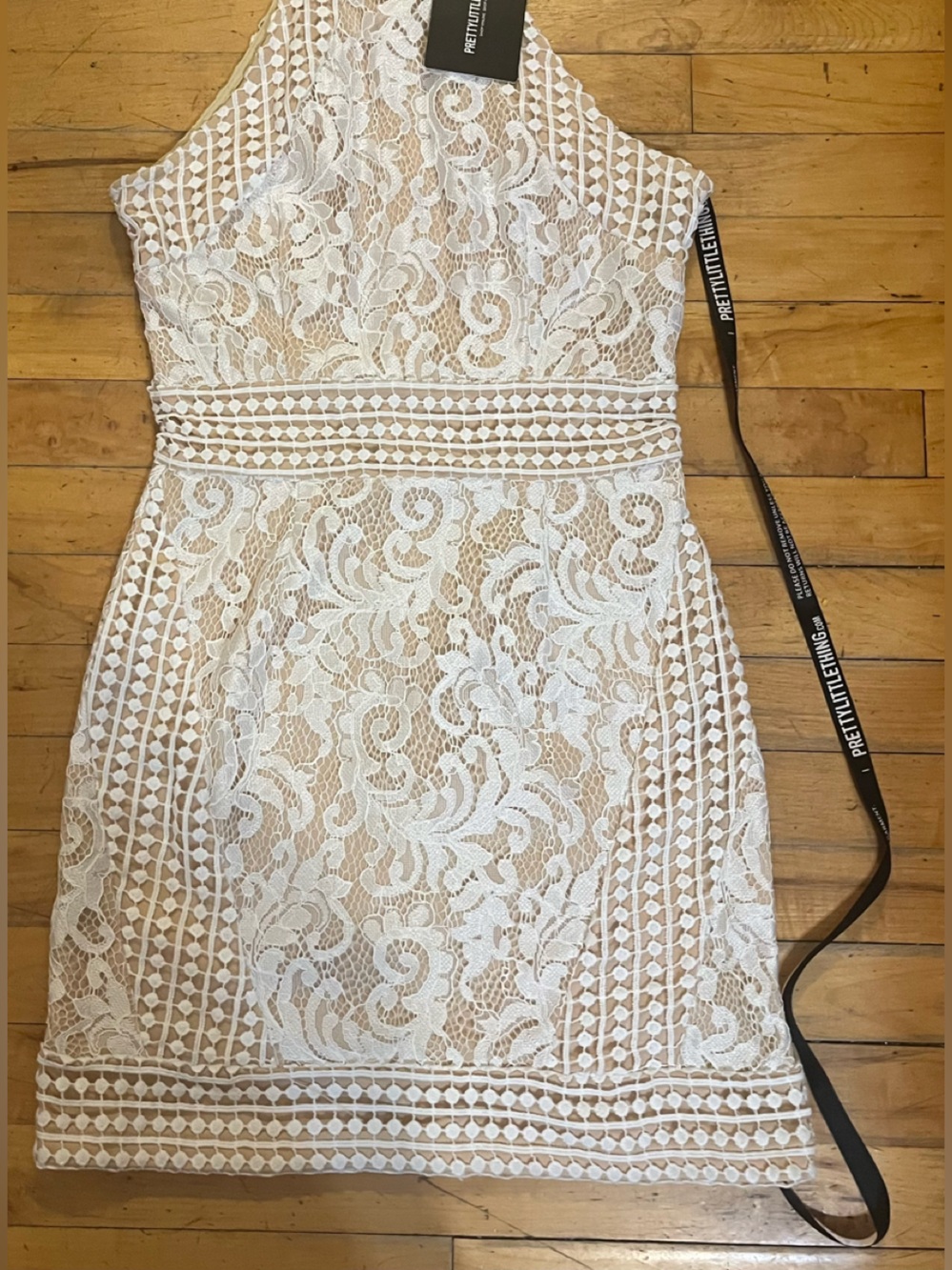 Pretty Little Things White High Neck Crochet Bodycon Dress Size 6 NWT’s - Picture 4 of 9